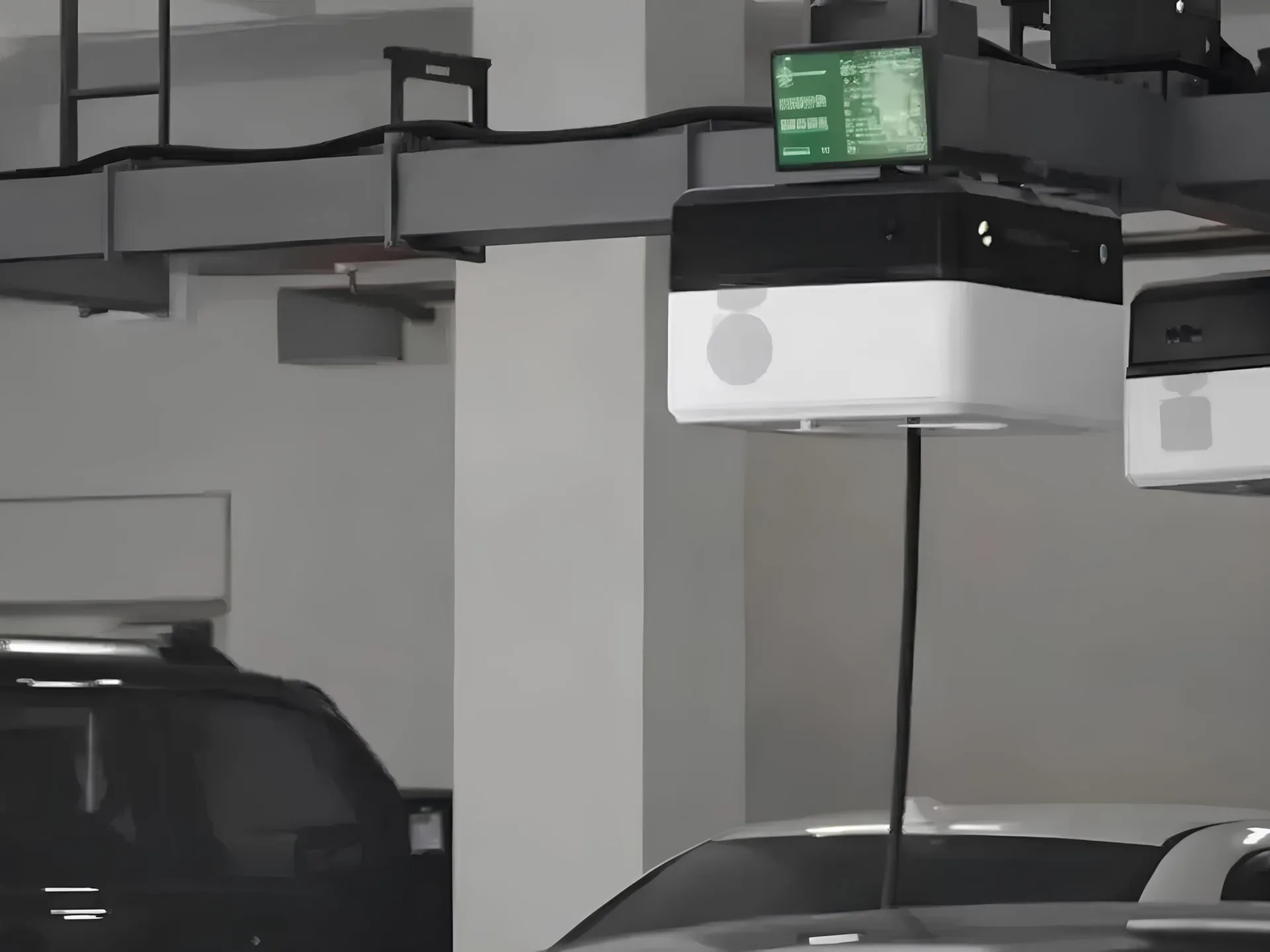 Tavandan Şarj Eden Robotla “Şarj Noktası Arama” Sorunu Tarihe Mi Karışıyor?