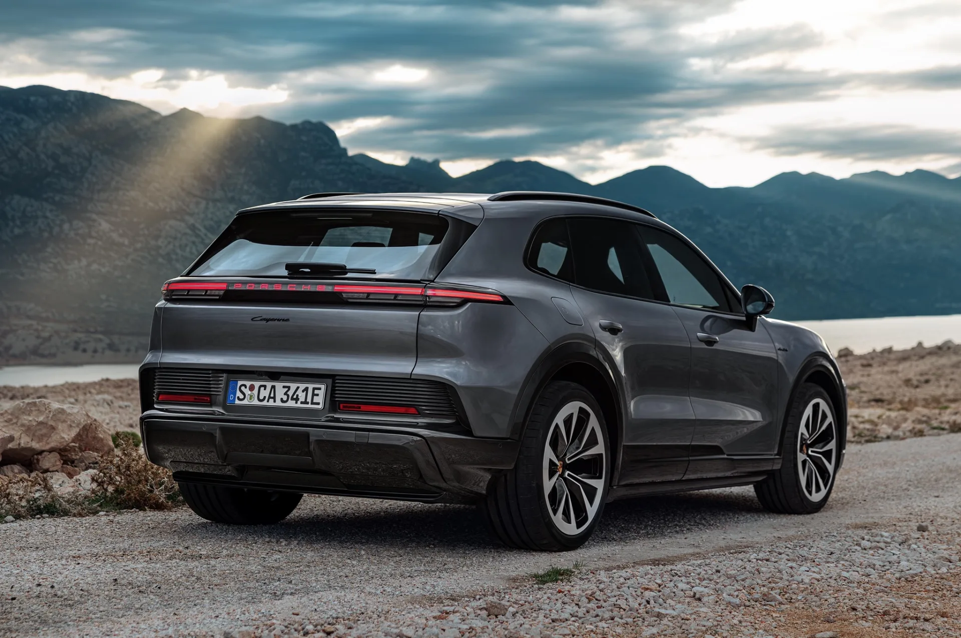 Yeni Porsche Cayenne S Electric tanıtıldı: Elektrikli SUV performansında yeni standart