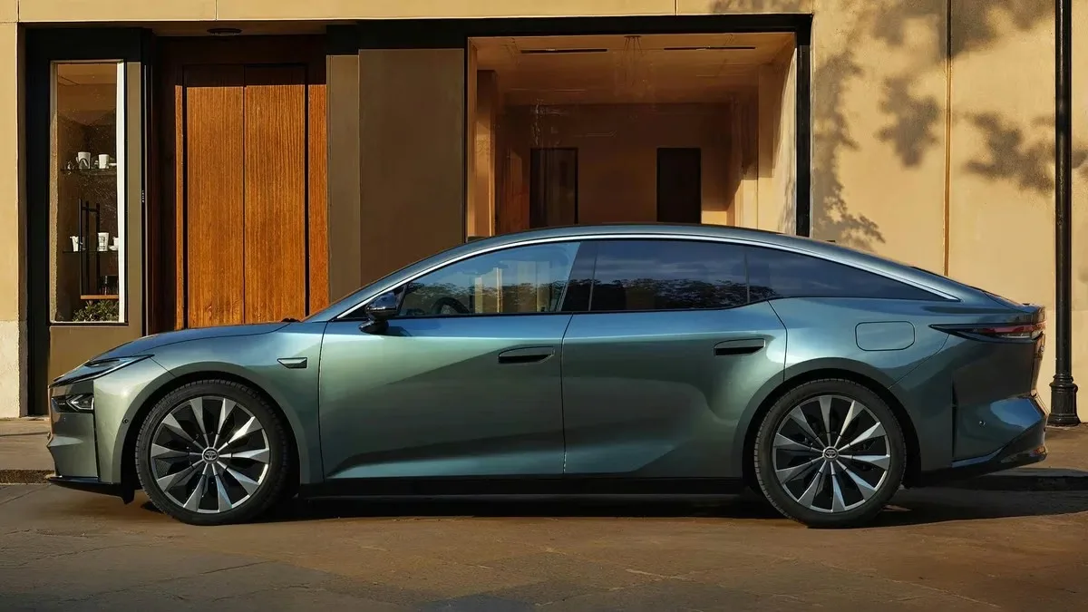 Toyota bZ7 satışa çıktı: Tesla Model S’in beşte biri fiyatla dikkat çekiyor