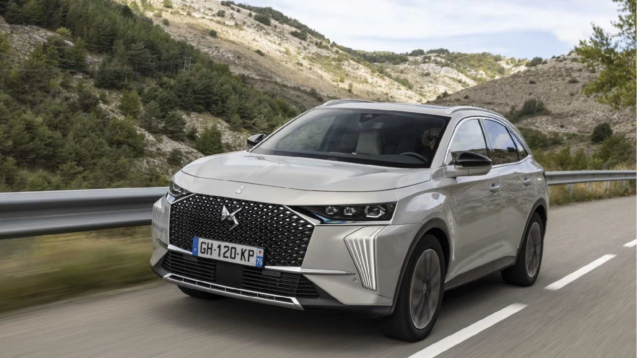 Yeni DS N°7 tanıtıldı: 740 km menzil ve Fransız lüksü bir arada