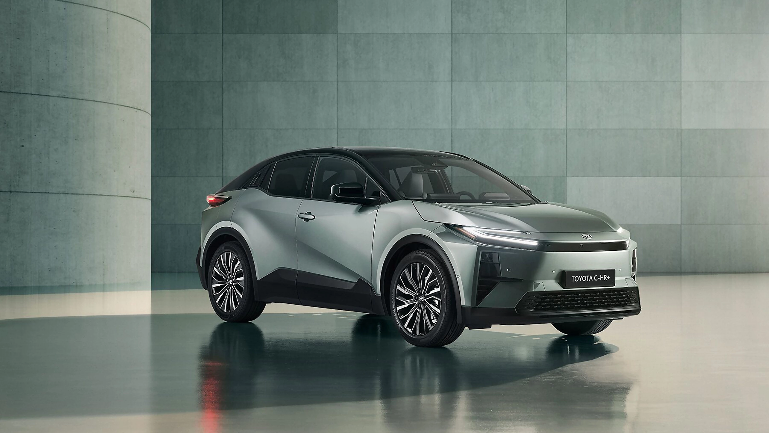 6.200 Dolarlık SUV Mantıklı mı? Toyota’dan 607 KM Menzil Şovu