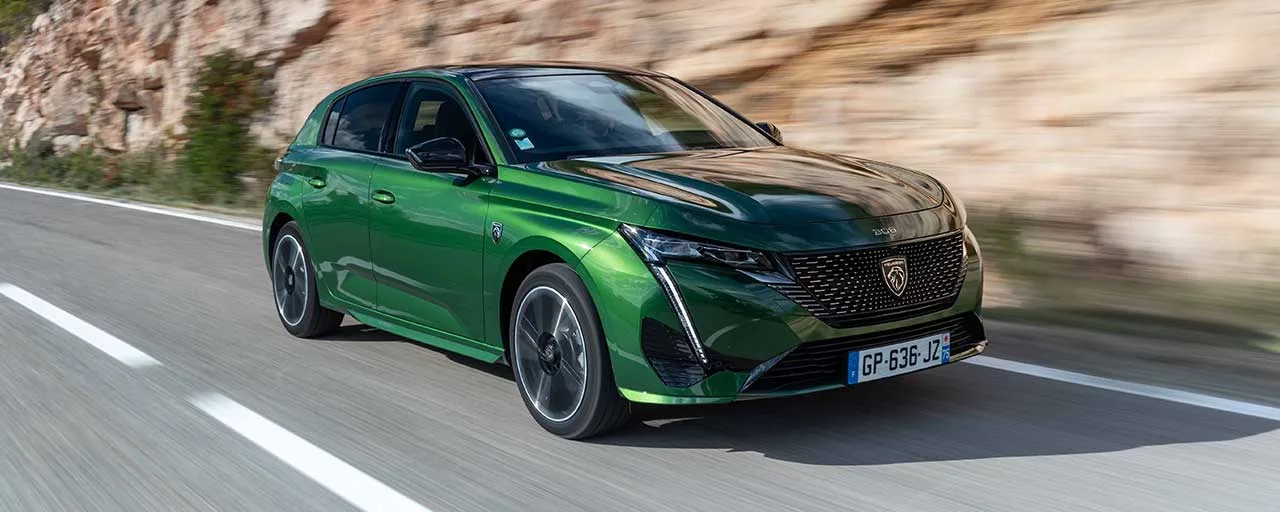 Stellantis 700 Bin Aracı Yangın Riski Nedeniyle Geri Çağırıyor — Hangi Modeller Etkileniyor?